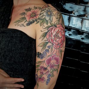 tattoo studio amsterdam Ink &amp; Intuition Neotraditionele Floral Flower Arm Sleeve Tattoo door Marloes Lupker Peony Lavender Orchid Tattoo