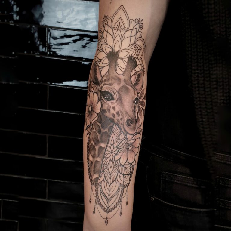 portfolio Marloes Lupker Giraffe and Mandala Tattoo by Marloes Lupker Ink & Intuition
