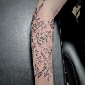 Tattoo artiest Victoria Veerkamp Tattoo Studio Ink &amp; Intuition Floral Ornamental Tattoo