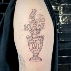 Tattoo Studio Ink &amp; Intuition Tattoo Artiest Cleo Vlaming Vaas Tattoo Grieks Vaas Tattoo