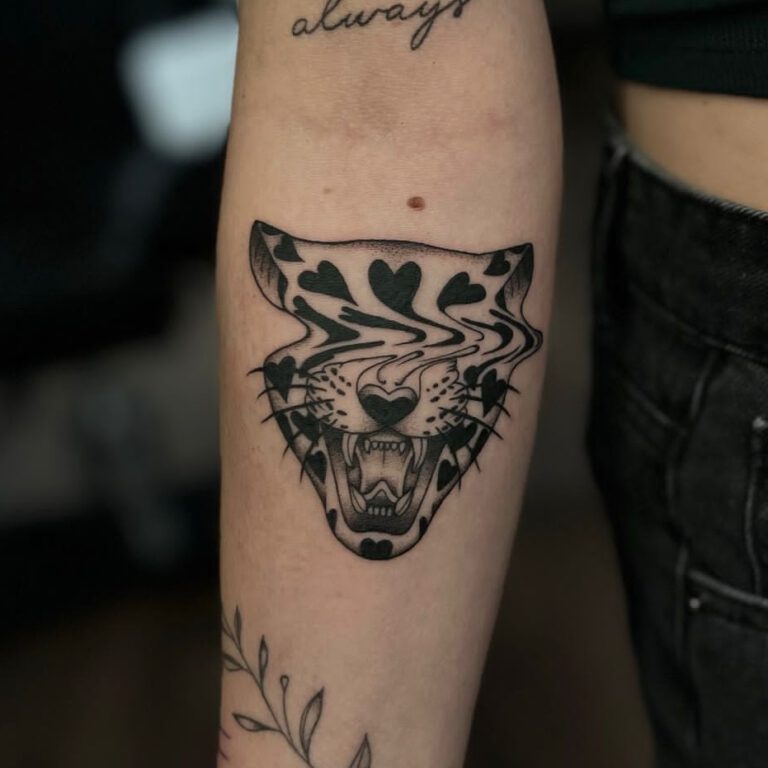 Anastasia Anastasova @an_anast_tattoo Tattoo Artist Amsterdam @ Ink & Intuition Tattoo Studio Blackwork Graphic Tattoos Unique stylish New Generation Tattoo Artist Clean Tattoos Fineline Artist