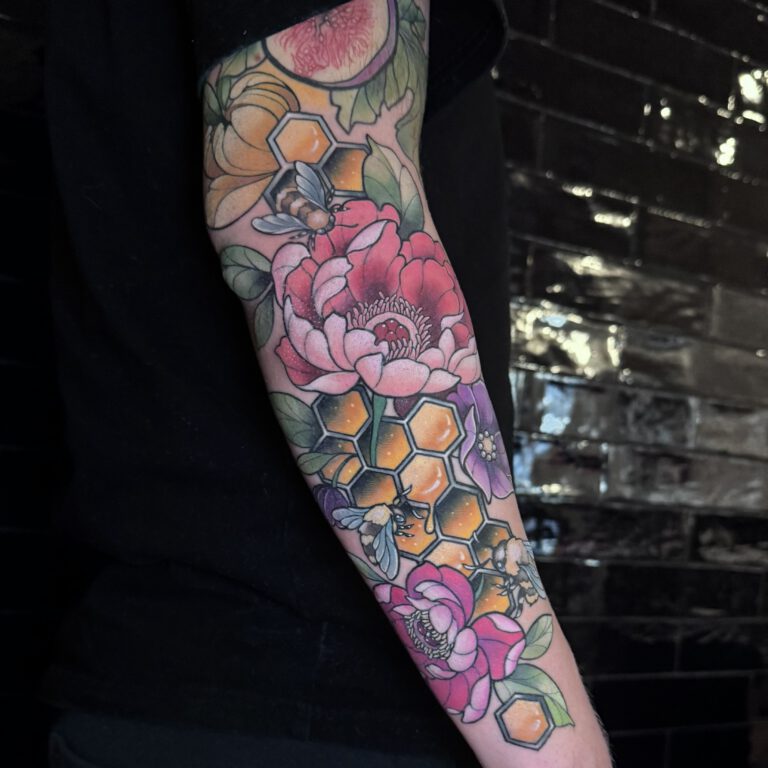 Honeycomb and flower tattoo in neotraditional style by Marloes Lupker