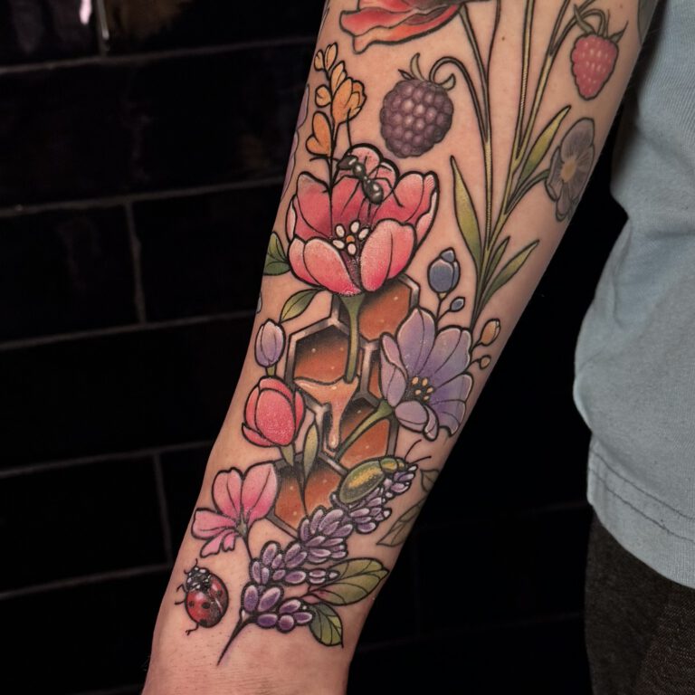 wild flowers and honey tattoo in neotraditional style by Marloes Lupker in amsterdam
