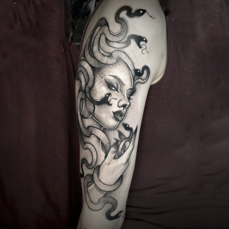 sketchy medusa tattoo by Marloes Lupker