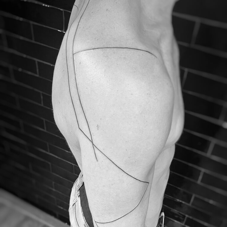 abstract pure line tattoo by Cleo Vlaming